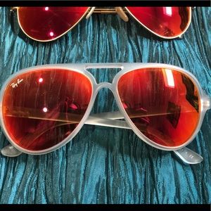 Ray-Bans®️ sunglasses. Frosty frame.